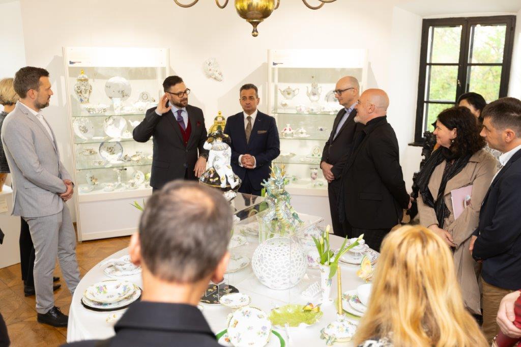 Herendi porcelánkiállítás a szlovéniai Bogensperk kastélyban